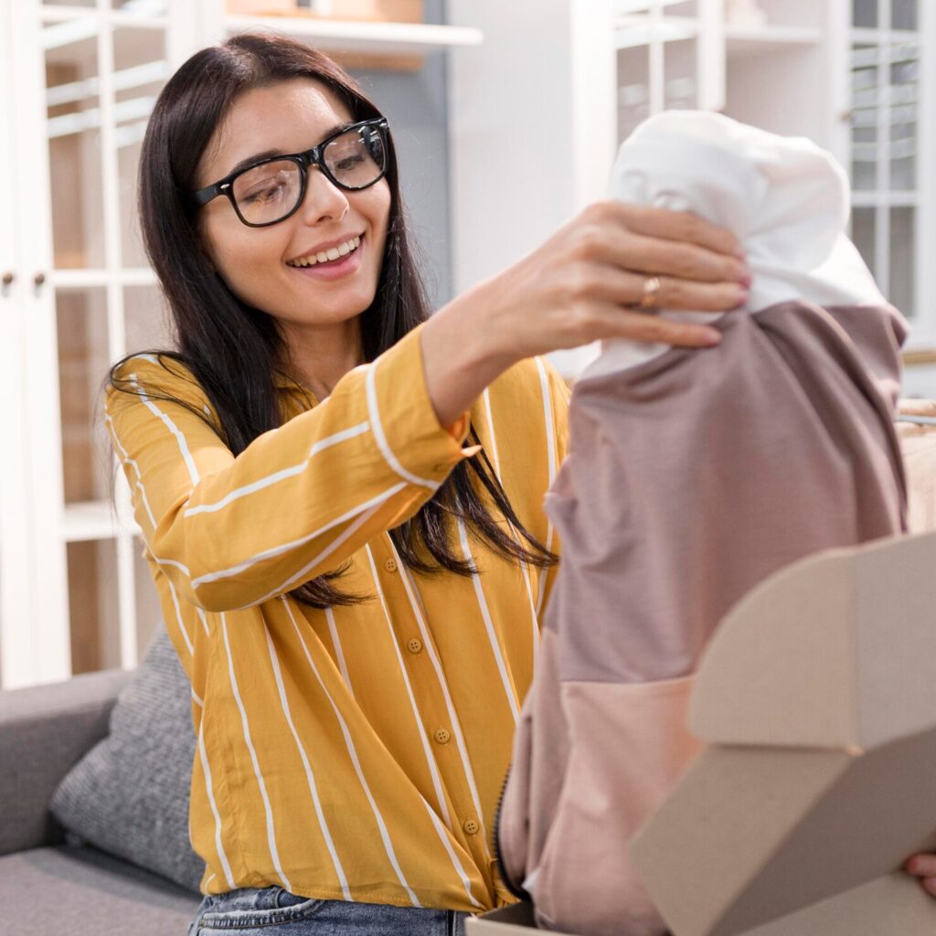 female vlogger home unboxing clothes 23 2148738206